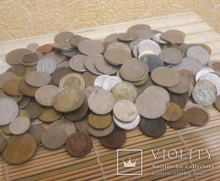 Монеты стран мира 185 шт