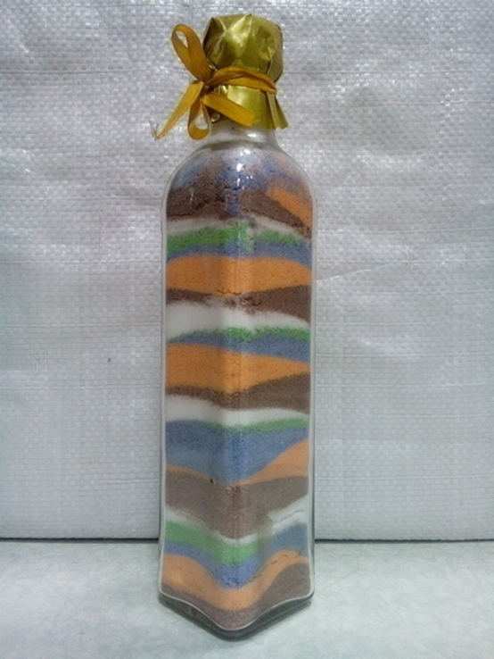 Бутылка с цветной солью (кухонный интерьер), фото №3