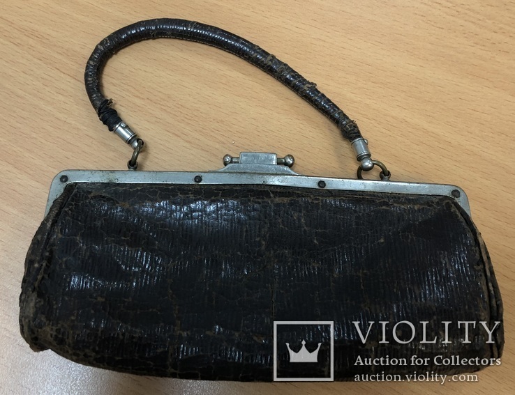 Женская кожаная сумочка с металлическим замочком