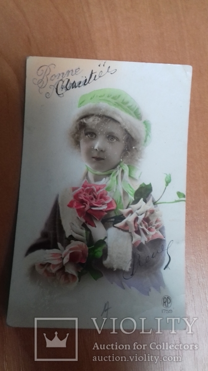 Открытка Франция. Начало ХХ в. Девочка в зеленом чепце. Дети. Цветы