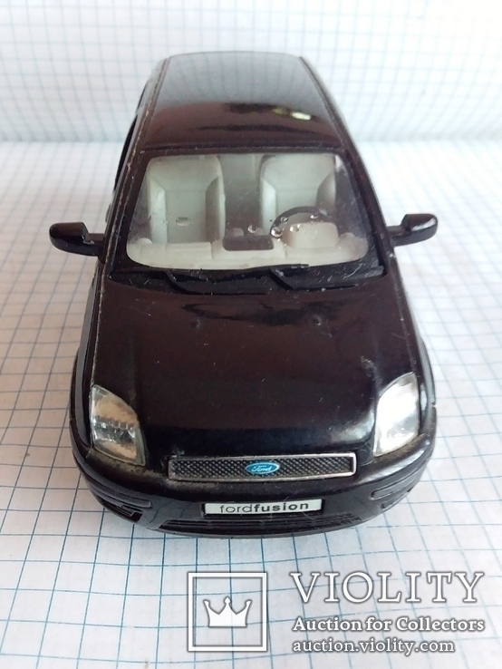 Модель машини Ford Fusion 2003 1/32