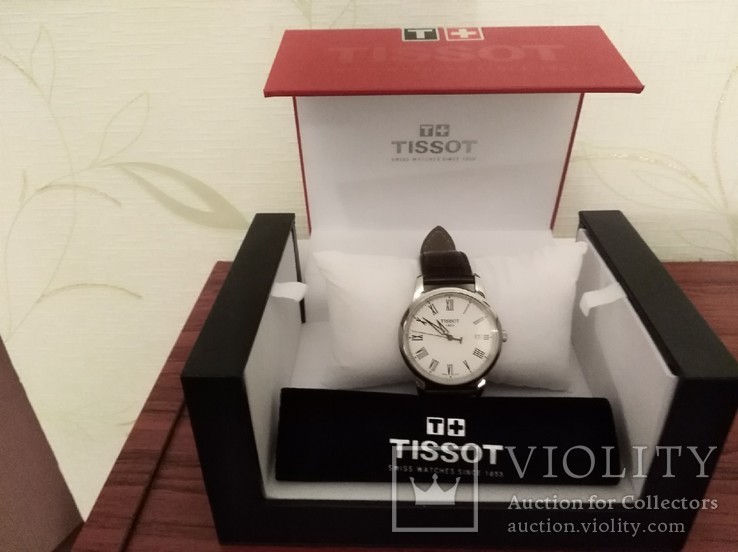 Швейцарские часы Tissot T033410B практически новые, полный комплект.