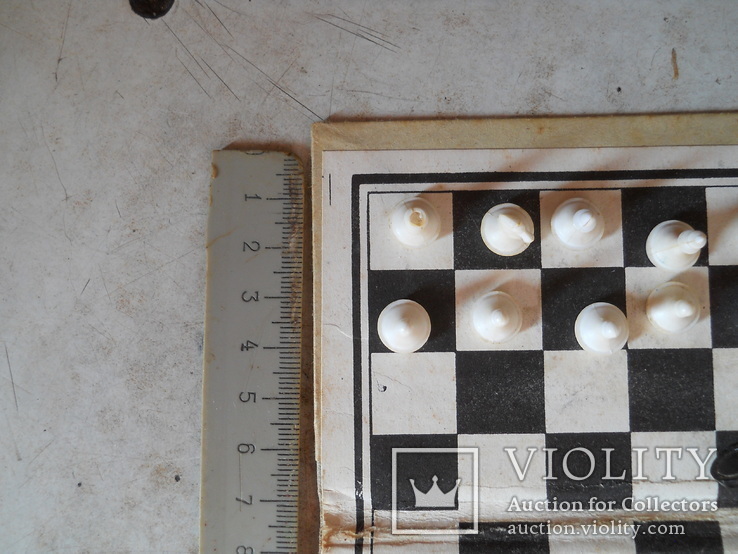 Маленькие шахматы на магните на неродной немагнитной доске (16х16 см.) не полный комплект, фото №7