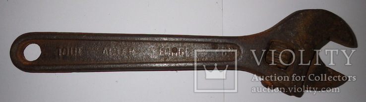 Ключ разводной старый с латинскими буквами, фото №3