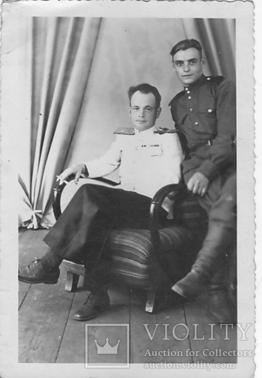 Фото офицер , солдат ( братья ? ) 1948г Германия