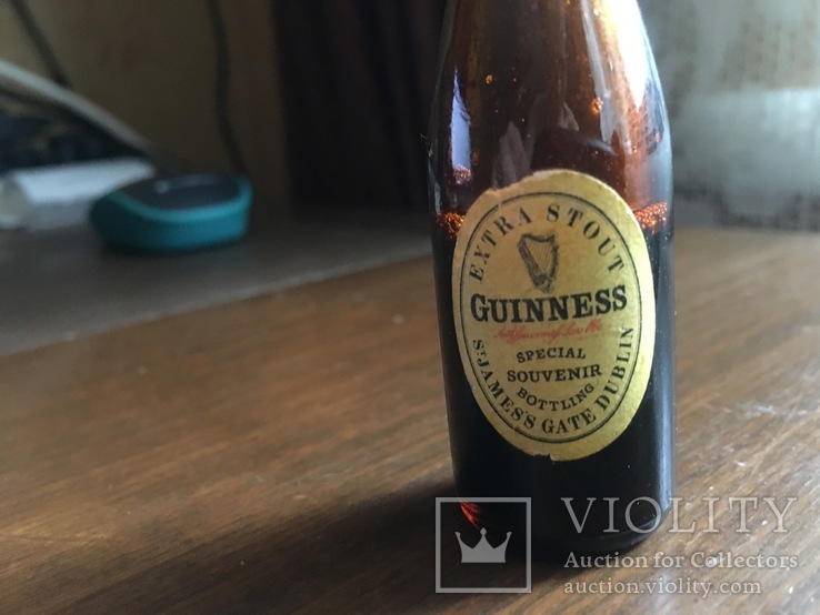 Сувенирная бутылка пива Guinnes запечатана винтаж, фото №6