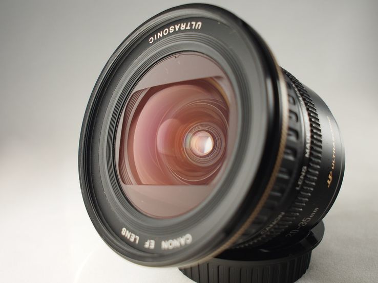 Canon EF 20-35mm f/3.5-4.5 USM, фото №8