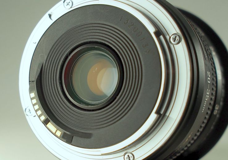 Canon EF 20-35mm f/3.5-4.5 USM, фото №9