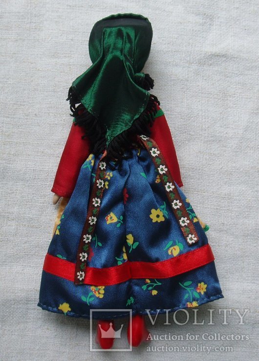 Кукла фарфоровая в национальном костюме, фото №4