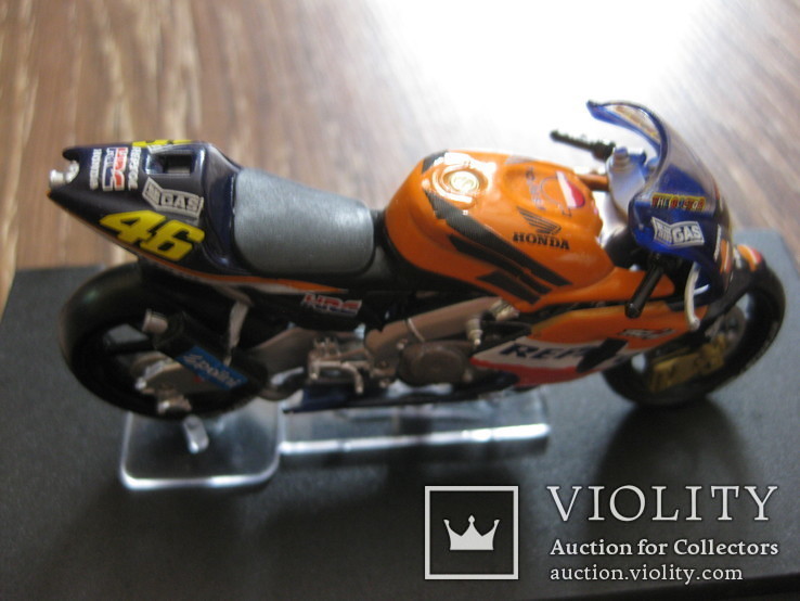 Модель Мотоцикла Honda RC211V Valentino Rossi 2002, фото №4