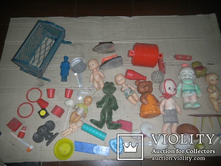 Игрушка СССР стол стул кровать утюг кукла солдатик, фото №2