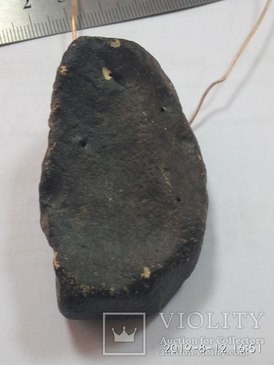 Неолітичний камяний амулет з наскрізним отвором, фото №6