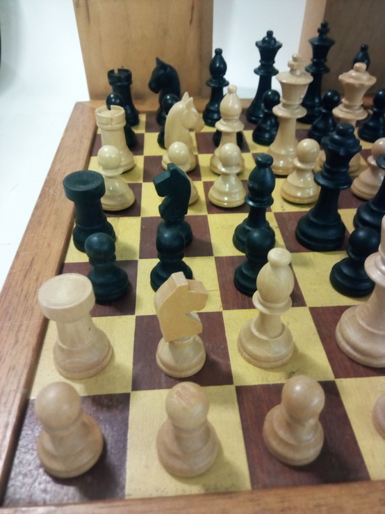 Доска двух сторон и два набора шахмат, фото №5