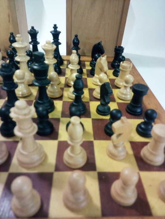 Доска двух сторон и два набора шахмат, фото №6