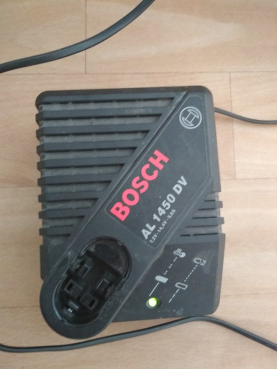 Зарядний пристрій для акумуляторів Bosch AL 1450 DV
