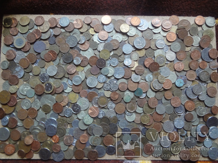 Супер- Гора  монет с нашими и зарубежными (647 штук.)