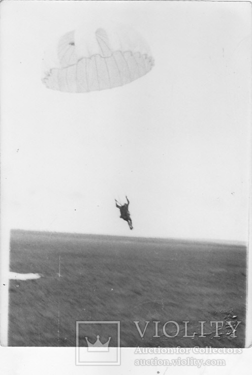 Фото парашютист , приземление