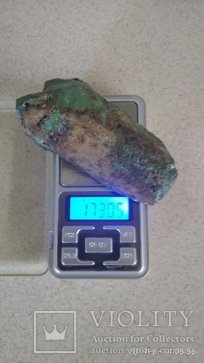 Камень зелёного цвета (похож на метеорит)., фото №2