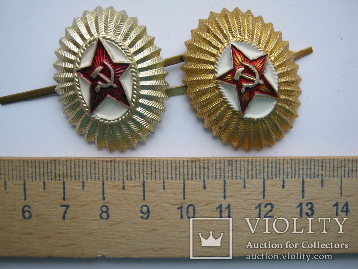 Два алюминьевых орешка разных производителей СА МО СССР кокарда cap badge capbadge