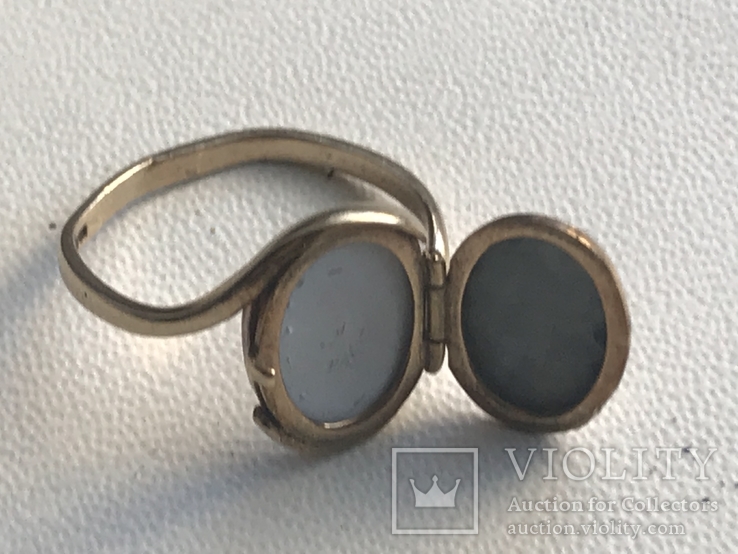 Золотое старое кольцо с вставкой для фотограции, фото №2