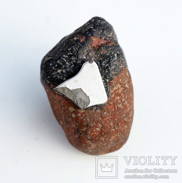 Необычный магнитный камень с корой плавления, фото №8