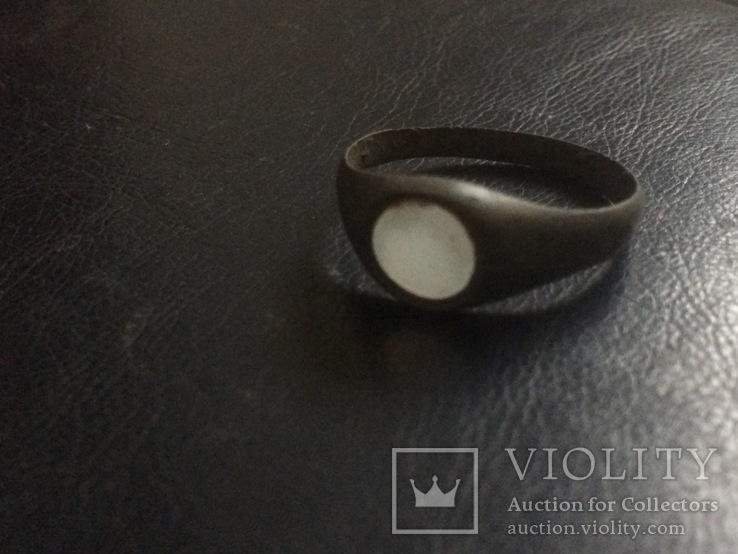 Кольцо-перстень с белой круглой вставкой, фото №2