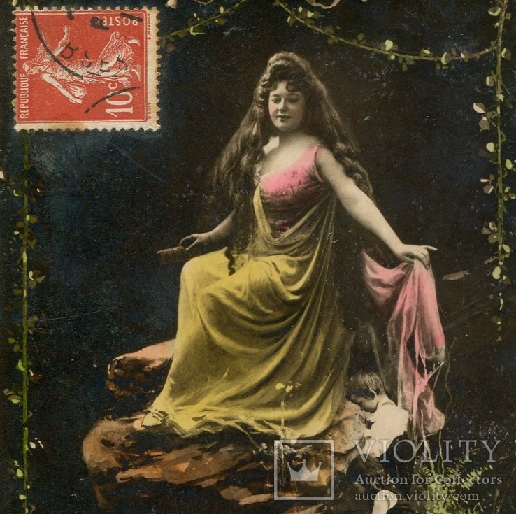 1910. Франция. Девушка на камне