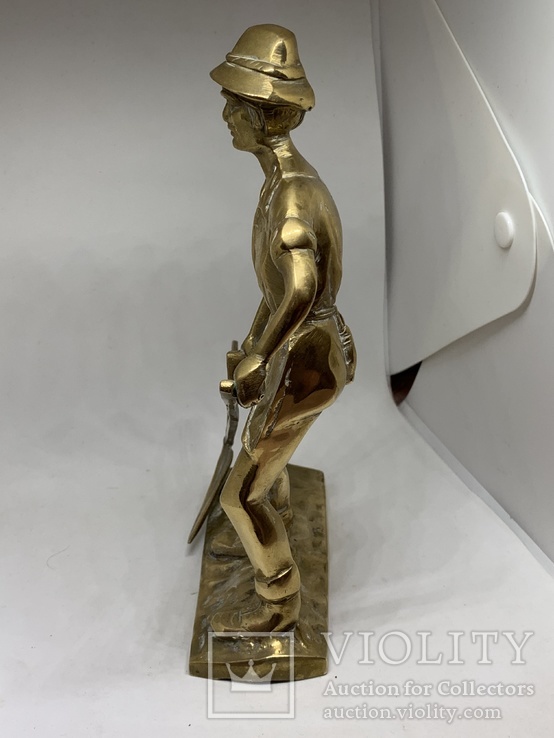 Винтажная бронзовая статуэтка " Фермер с косой  " 20 см с Англии, фото №6