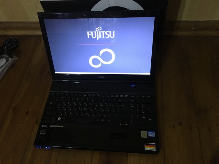 Fujitsu  ah532 i3-2330/4gb/500gb/Intel HD3000+GeForce 620 1GB/3,5 часа/ made in Germany, фото №9