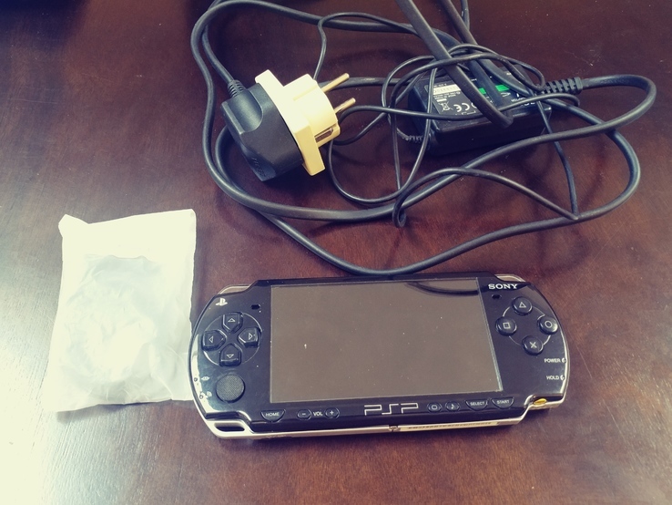 Игровая приставка Sony PSP 2003 прошитая + флешка 32GB c играми + Наушники, фото №4