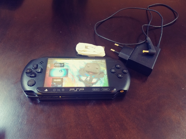Игровая приставка Sony PSP E1004 прошитая + флешка 32GB c играми + Наушники, фото №2