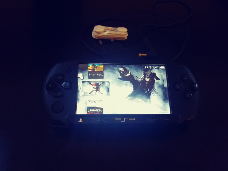 Игровая приставка Sony PSP E1004 прошитая + флешка 32GB c играми + Наушники, фото №7