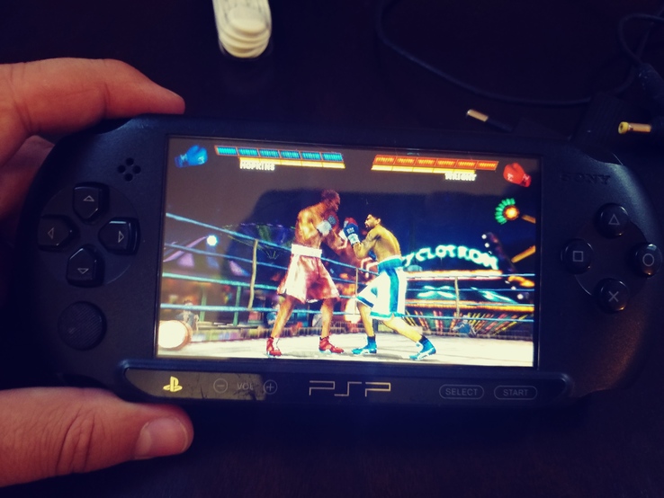 Игровая приставка Sony PSP E1004 прошитая + флешка 32GB c играми + Наушники, фото №10