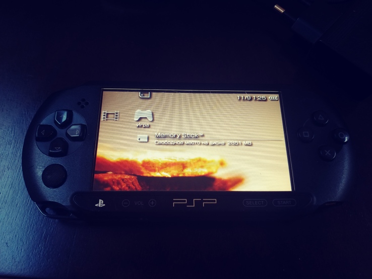 Игровая приставка Sony PSP E1004 прошитая + флешка 32GB c играми + Наушники, фото №11