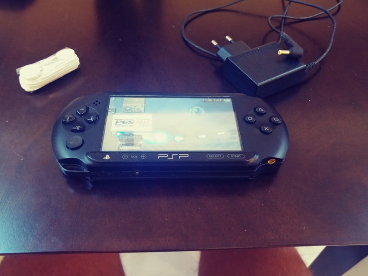 Игровая приставка Sony PSP E1004 прошитая + флешка 32GB c играми + Наушники, photo number 13