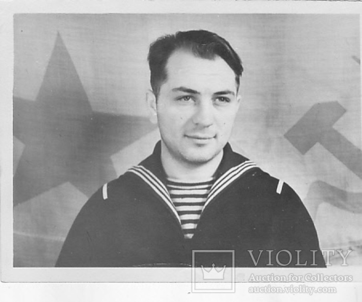 Фото моряк ВМФ на фоне знамени , фотонаграда