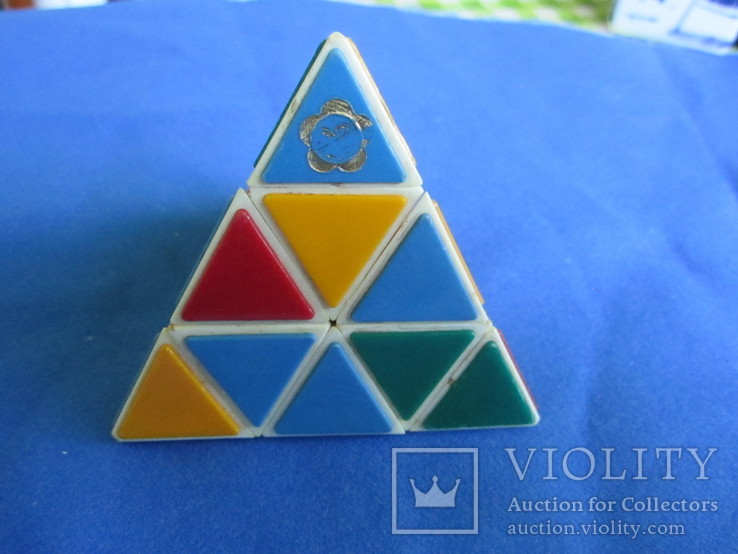 Треугольник Рубика с логотипом фестиваля СССР.