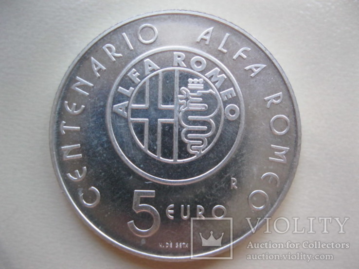 Италия 5 евро, 2010 100 лет Альфа Ромео, фото №3