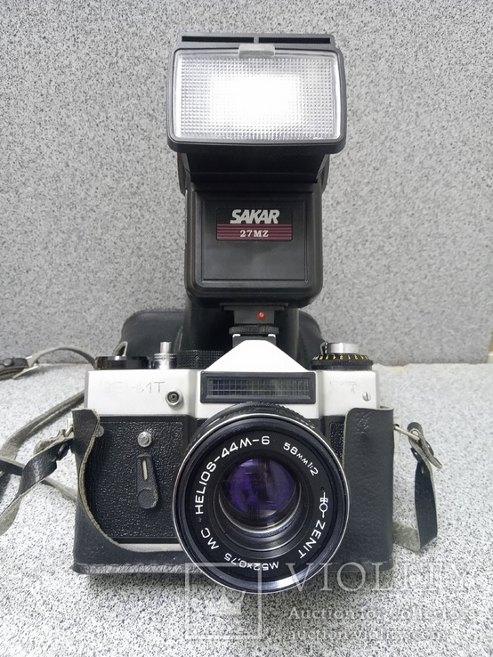 Фотоаппарат Зенит-ЕТ(Гелиос -44м-6)+ вспышка SAKAR