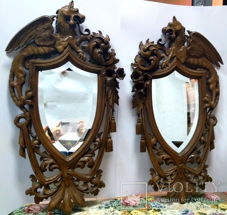 Два старых резных зеркала с грифонами