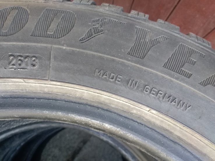 Goodyear 205/55 R16 зимние Ultragrip 8, фото №2