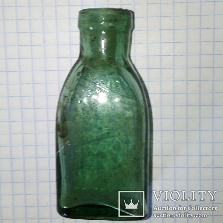 Бутылочка пузырек флакон старинный зеленый квадратный в приличном состоянии стекло, фото №2