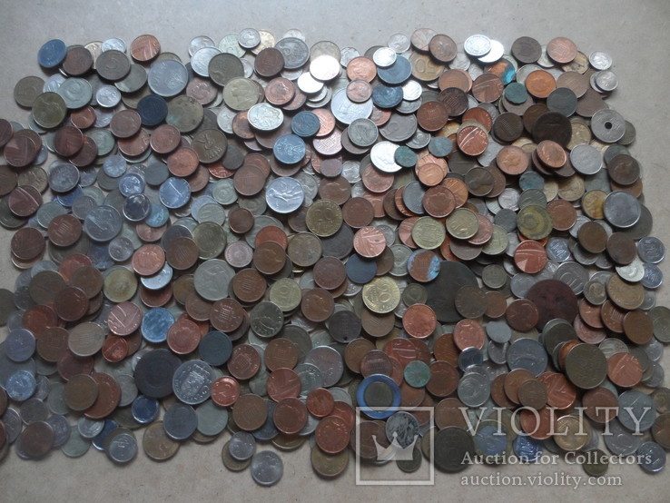 Супер- Гора монет с нашими и зарубежными (681 штук.)