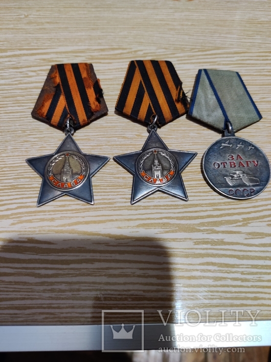 Орден Славы второй и третий степени и Медаль за отвагу.
