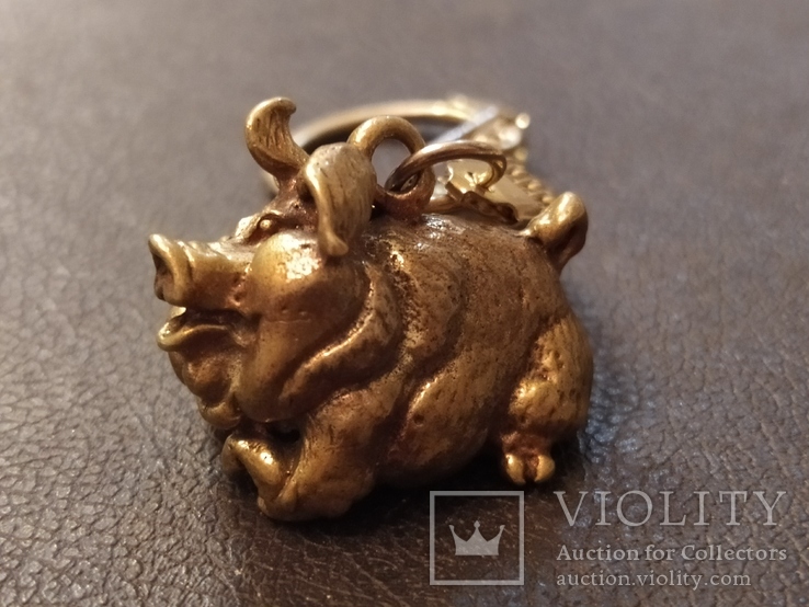 Свинья в мечтах коллекционная миниатюра бронза брелок, фото №3