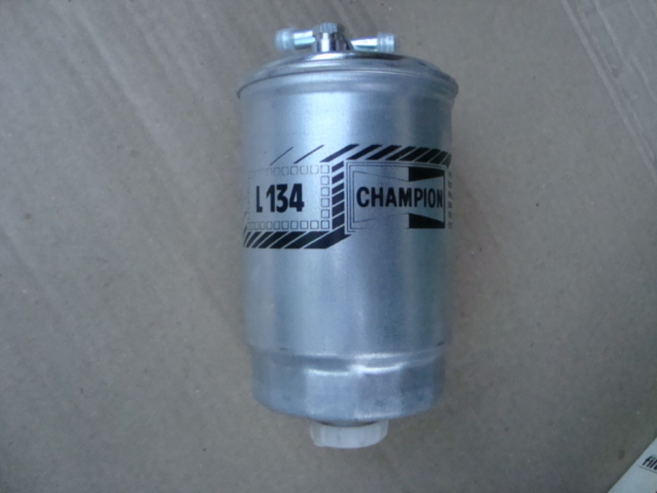 CHAMPION L134 Топливный фильтр.