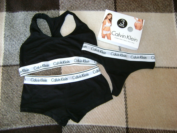 Комплект женского белья Calvin Klein топ+шорты+стринги (размер L)