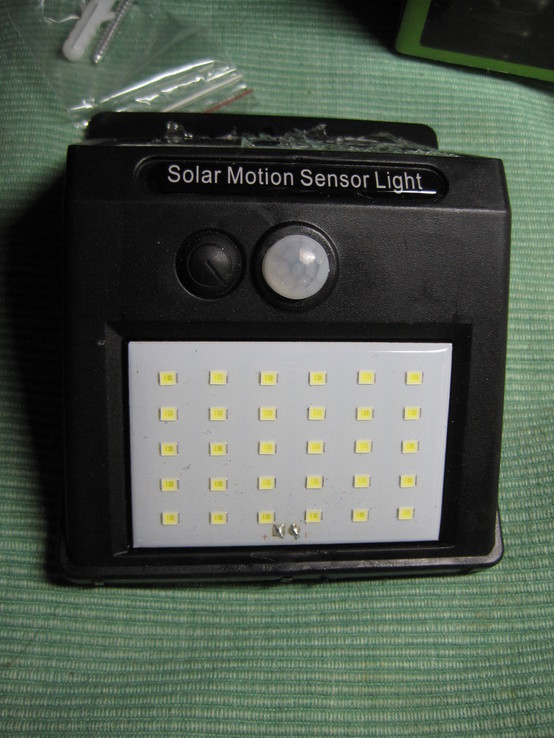 Уличный светильник аккумуляторный с солнечной панелью и датчиком движения, photo number 4
