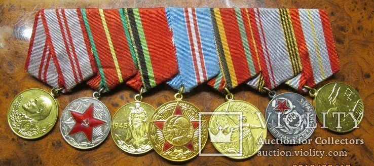Комплект медалей на документах