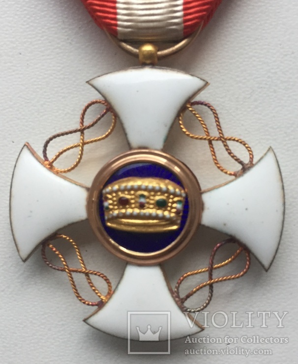 Орден Короны Италии 5-й степени.